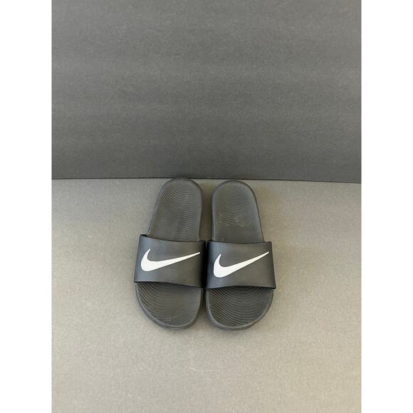 Nike Kawa Slides Black Youth Size 4 - Picture 1 of 4